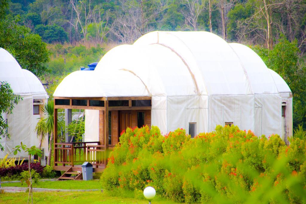Pelangi Lake Resort Tanjung Pandan Eksteriør billede