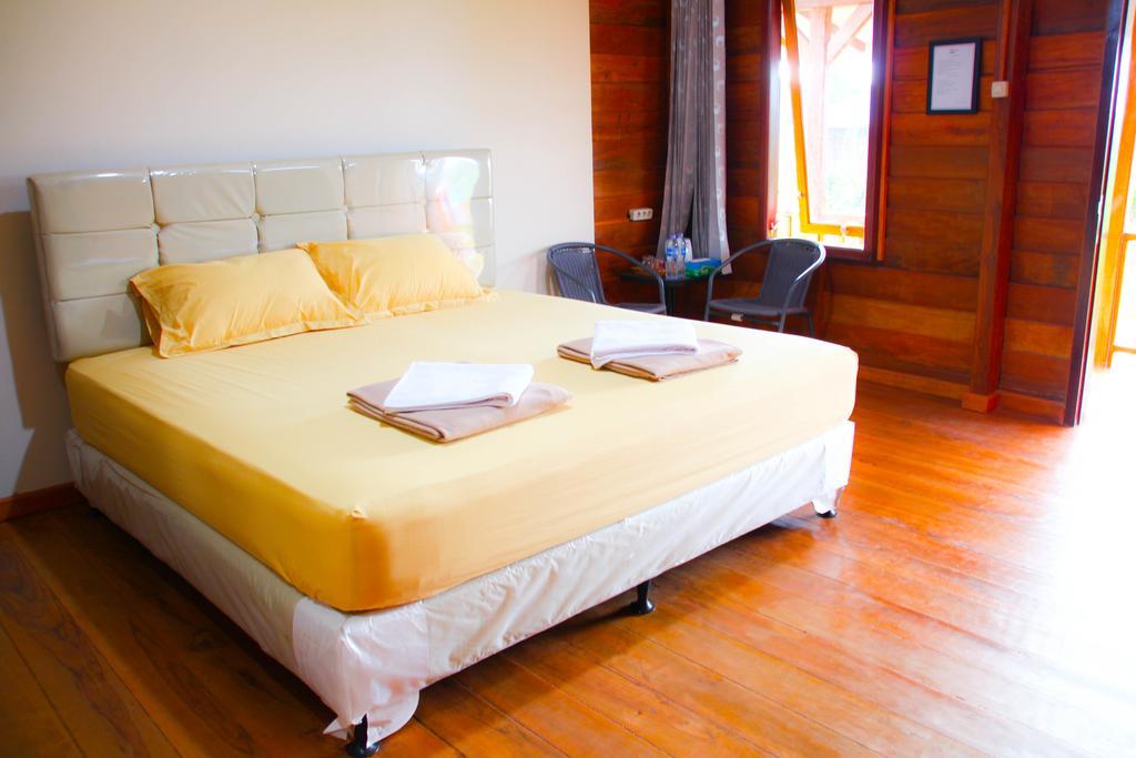 Pelangi Lake Resort Tanjung Pandan Eksteriør billede