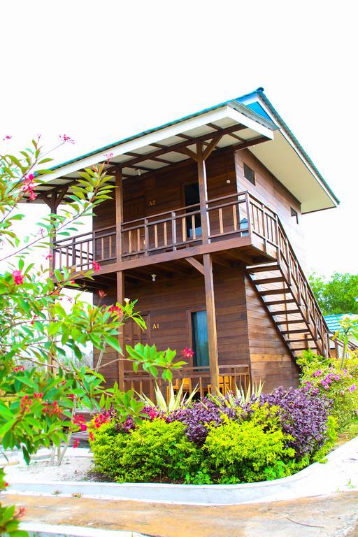 Pelangi Lake Resort Tanjung Pandan Eksteriør billede