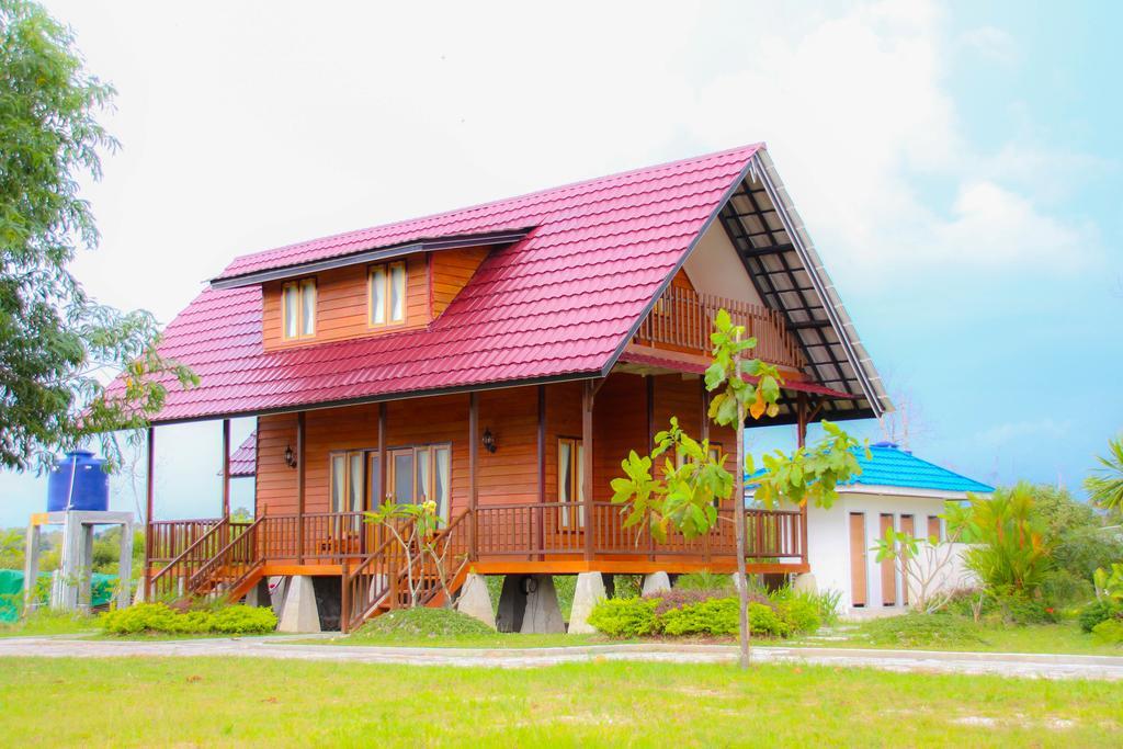 Pelangi Lake Resort Tanjung Pandan Eksteriør billede