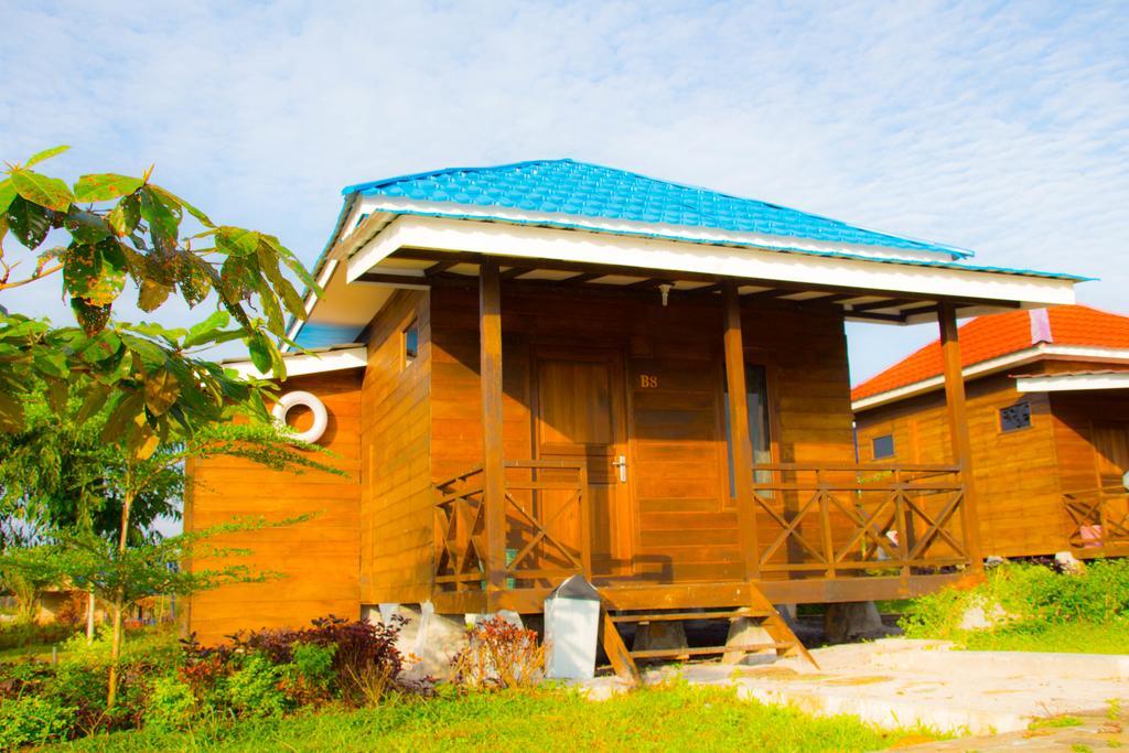 Pelangi Lake Resort Tanjung Pandan Eksteriør billede