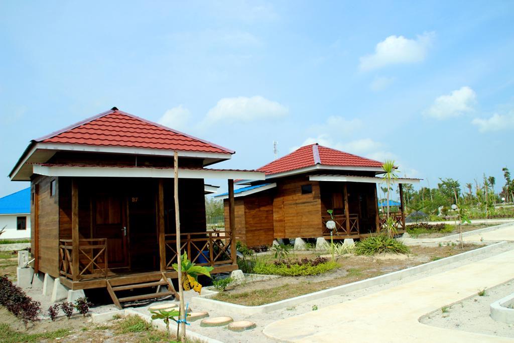 Pelangi Lake Resort Tanjung Pandan Eksteriør billede